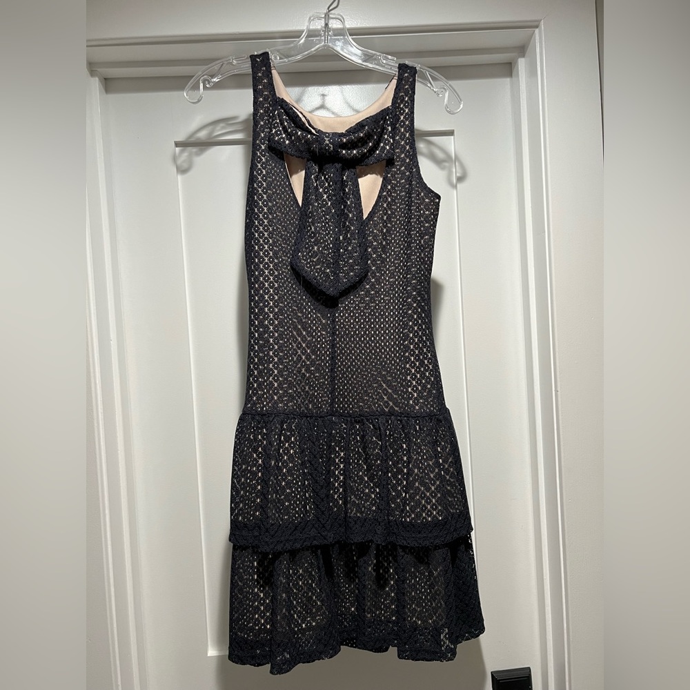 NWT Jessica Simpson navy/cream tiered lace bow back dress